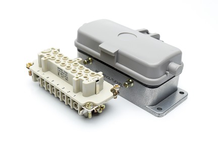 C14610E0169421  16+PE  Receptacle Kit, Single Latch,  Spring Cover